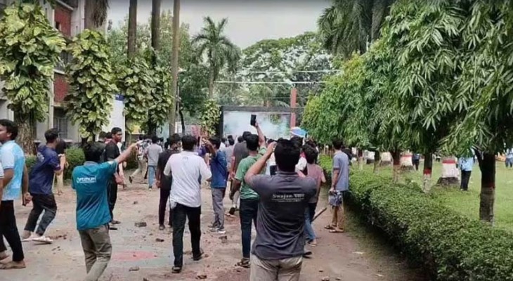 ৫ দিনেও ঢুকতে পারেননি ডুয়েট ভিসি, ক্যাম্পাসে অচলাবস্থা
